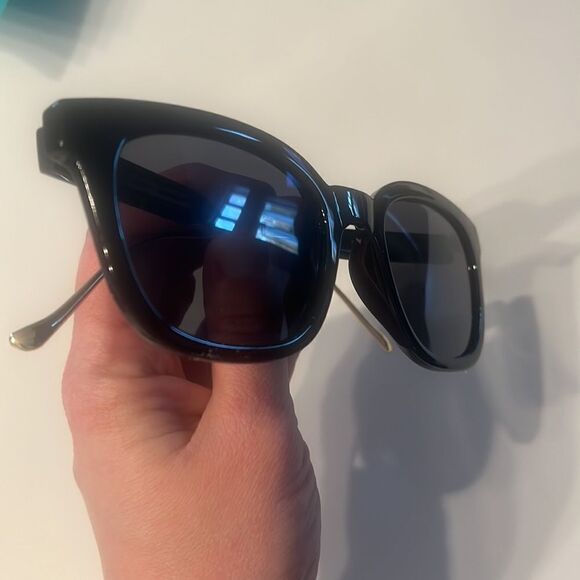 Black sunglasses  - Picture 8 of 9